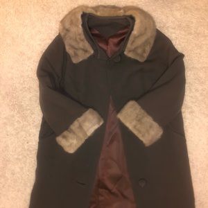 Vintage 1950s fur trim ladies coat